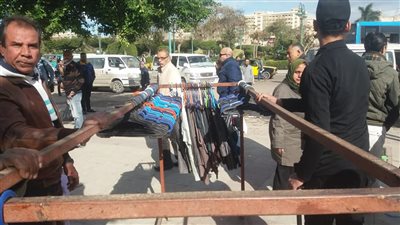 صور.. حملة مكبرة لإزالة الإشغالات بميدان محطة مصر بالإسكندرية