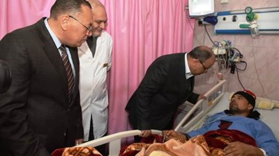 وزير التنمية المحلية يتفقد وحدة القسطرة القلبية بمستشفى الزقازيق العام