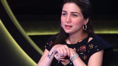 انفوجراف| مي عز الدين.. دخلت الفن بالحظ وهذا هو أنتيم حياتها