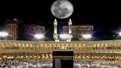   السبت.. القمر يتعامد على الكعبة المشرفة 