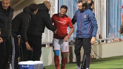 لاعبو الاهلي يساندون وليد سليمان في مستشفي الفندق