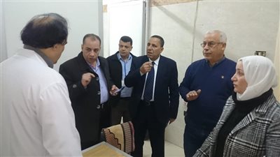 صور.. مدير التأمين الصحي بالشرقية يتفقد عيادة التأمين الصحى بأبوكبير