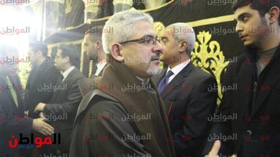صور| رئيس المركز الكاثوليكى للسينما يصل عزاء سعيد عبد الغني