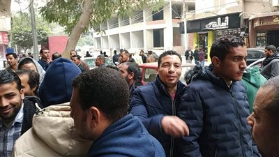 للمرة الثانية على التوالي.. عمال شركة سيراميكا مدريد يواصلون وقفتهم الإحتجاجية
