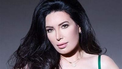 الورد بيغير منك .. عبير صبري تتألق بالذهبي