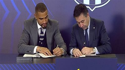 رسميا.. بواتينج يوقع عقود انضمامه لبرشلونة