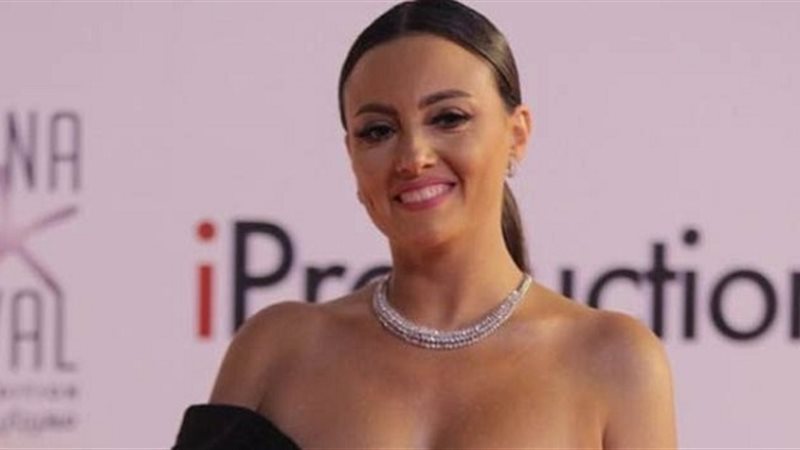 الفنانة بشرى 