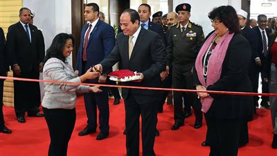 صور.. الرئيس السيسي يشارك الأطفال وذوي الإحتياجات فعاليات معرض القاهرة للكتاب الدولى 2019
