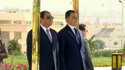 فيديو.. الرئيس السيسي يضع إكليلا من الزهور على النصب التذكاري بأكاديمية الشرطة