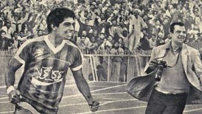 قصة صورة.. علاء ميهوب يحتفل بهدف التعادل القاتل أمام المصري فى نهائي كأس مصر 1984