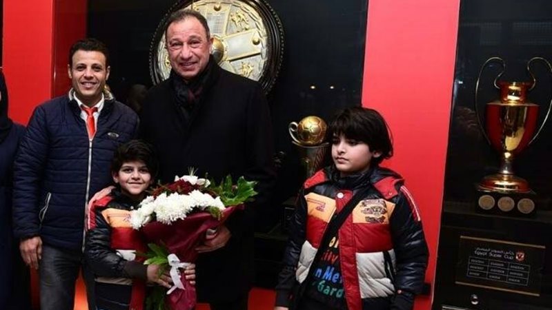 محمود الخطيب مع أسرة