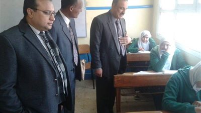 صور.. 13 ألف و239 طالبا يؤدون امتحان الكيمياء اولى ثانوي 2019