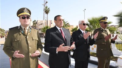 محافظ البحيرة يضع إكليلا من الزهور على النصب التذكاري في عيد الشرطة 2019