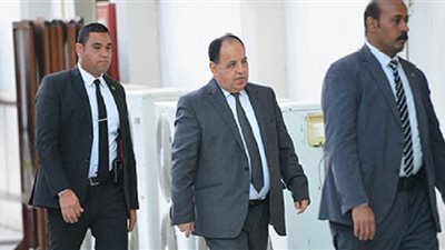 صور| وزراء البترول والتموين والاتصالات يقدمون العزاء في والدة وزير المالية