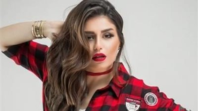  صورة لاتنسي| بعد إثارتها للجدل شاهد منة فضالي فى طفولتها  