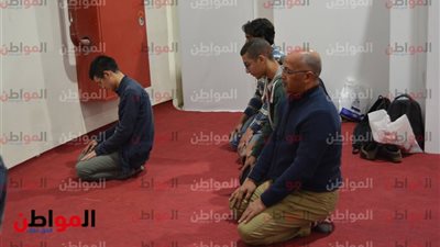صور | الصلاة في معرض القاهرة الدولي للكتاب 2019 .. أرض المعارض عبادة وثقافة