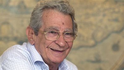 فيديو جراف| فى ذكرى ميلاده.. 5 فنانين أدخلهم الفن يوسف شاهين 