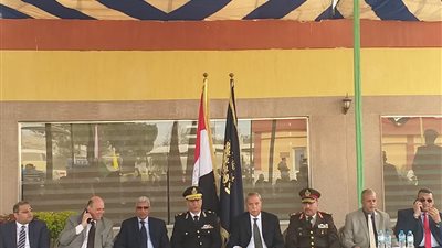 صور| أمين مستقبل وطن قنا يضع إكليلا من الزهور على شهداء الشرطة بحضور المحافظ ومدير الأمن