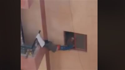 الأمن يلقي القبض على السيدة صاحبة واقعة طفل البلكونة 
