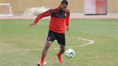 مستشفي الأهلي| عاشور يتدرب بالكرة.. مروان وأزارو يؤديان تدريبات تأهيلية.. والشيخ يتدرب في الجيم