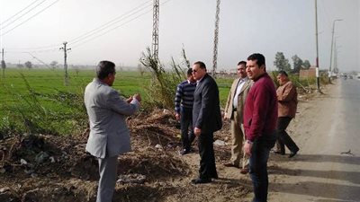 صور.. محافظ الشرقية يُشدد على رفع الإشغالات بطريق 