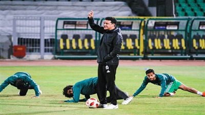 جماهير المصري تستقبل اللاعبين والجهاز الفني بالهتافات