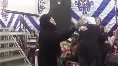 فيديو| سيدة مسنة ترقص برشاقة على أنغام تسلم الأيادي في احتفالية مستقبل وطن