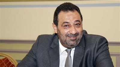 لاعب الأهلي يجتمع مع مجدي عبدالغني في الجبلاية