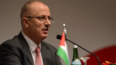  تمهيدًا لحكومة الفصائل.. رئيس وزراء فلسطين يضع حكومته تحت تصرف 