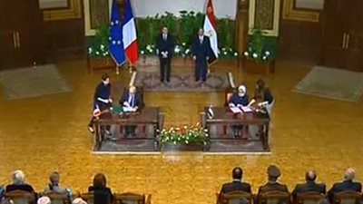 وزيرة الصحة هالة زايد توقع مذكرة تفاهم مع الجانب الفرنسى بحضور السيسى 