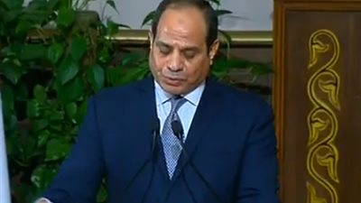 السيسى يرحب بالرئيس ماكرون: أهلاً بك فى مصر 