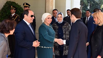 صور| زوجة ماكرون لـ قرينة السيسي: الشعب الفرنسي يقدر الحضارة المصرية