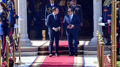 الرئيس الفرنسي يشارك في منتدى الاقتصاد المصري الفرنسي 