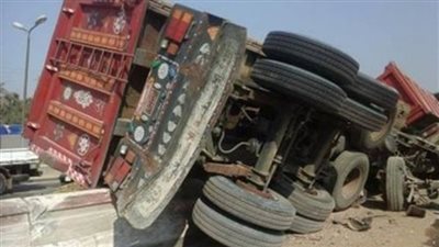 مصرع 3 أشخاص في انقلاب سيارة أسمنت على ربع نقل ببني سويف