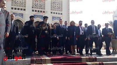 صور.. جولة الرئيس الفرنسى إيمانويل ماكرون داخل الكاتدرائية 