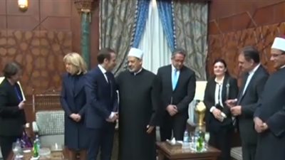 شيخ الأزهر خلال لقاء ماكرون: السلام هو رسالتنا الأولى 