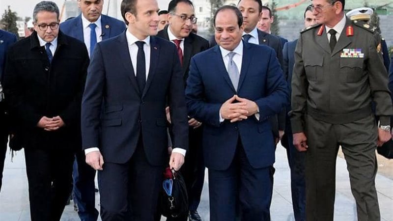 صور السيسى وماكرون