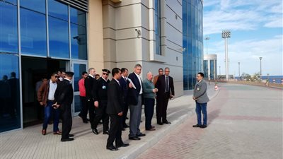 صور | رئيس هيئة موانىء البحر الاحمر يتفقد ميناء الغردقة البحرى