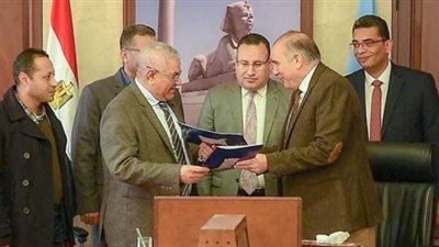 محافظ الإسكندرية يوقع اتفاقية تعاون لرفع كفاءة خطوط إنتاج الوقود