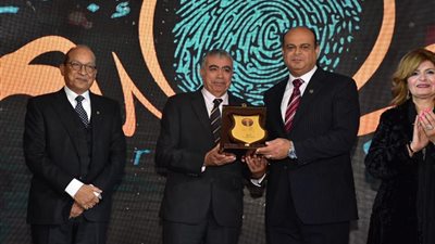 صور| تكريم محافظي مطروح والإسكندرية السابقين في ملتقى بصمة إبداع 