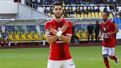 وليد أزارو يخوض تدريبات الجري حول الملعب