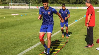 الشيخ يؤدي برنامجه التأهيلي علي هامش مران الأهلي 