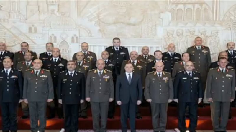  وزير الداخلية والفريق