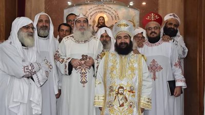 صور.. أسقف بني سويف يصلي القداس الإلهي بمناسبة عيد الأنبا أنطونيوس