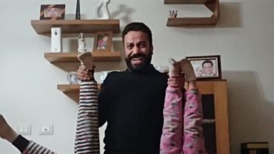الأب الفرفوش رزق .. هكذا يؤدب سامح حسين بناته