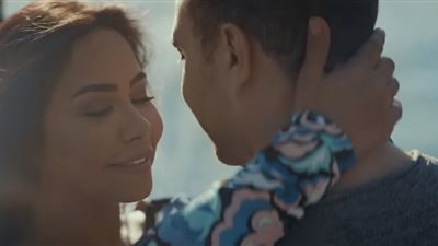 غرام وأحضان في كليب شيرين الجديد مع زوجها 