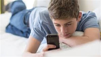 الهاتف المحمول يؤثر على سلوك طفلك بـ 3 طرق .. فما هي ؟