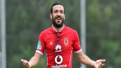 علي  معلول يحرز الهدف الثاني للأهلي في مرمي سيمبا