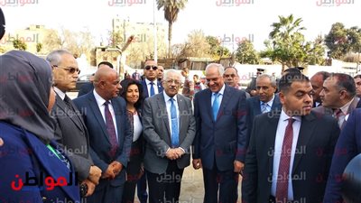 صور.. طارق شوقى يصل مقر مدرسة العروبة الإبتدائية تمهيدًا لافتتاحها 