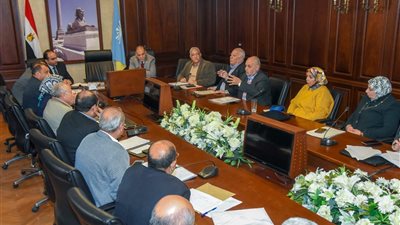 نائب محافظ الإسكندرية يناقش أعمال رفع كفاءة منظومة النظافة بالثغر